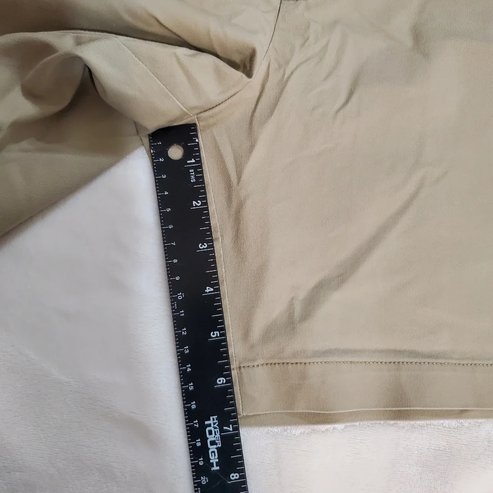 Banana Republic Mens‎ Shorts Size 33, Khaki Color.  SKU# A-68